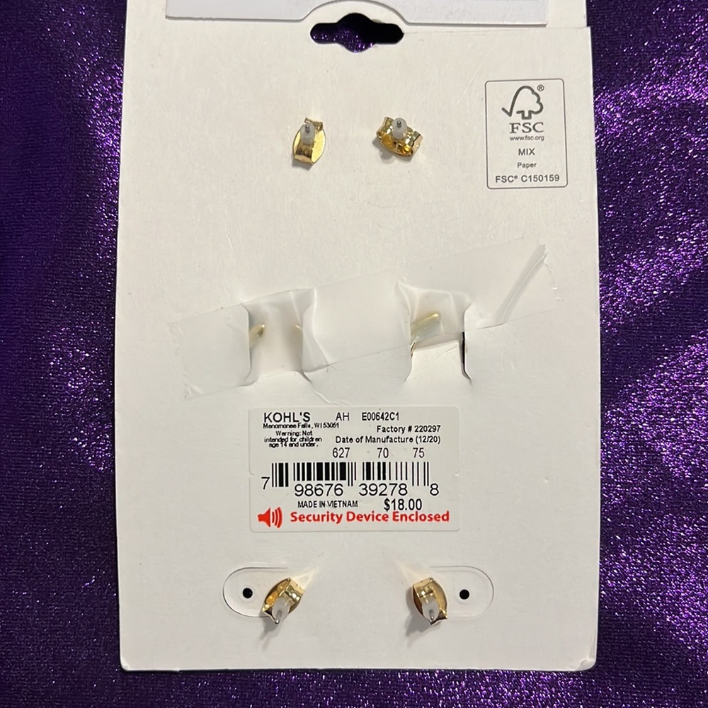 Elizabeth and James Earrings - Picture 5 of 5